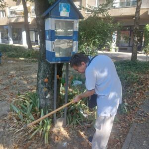 Uređenje cvjtenjaka -Mala slobodna knjižnica1 Uređenje cvjtenjaka -Mala slobodna knjižnica1